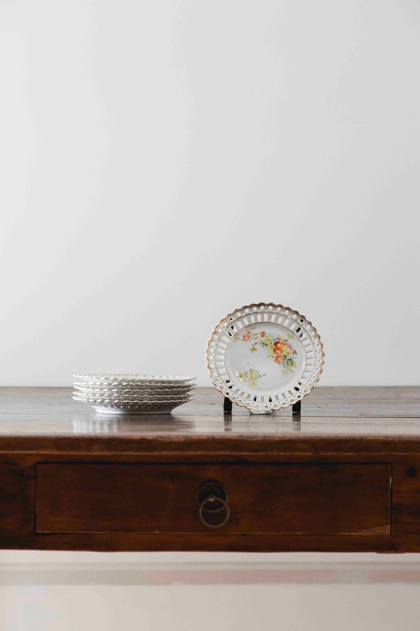 Set de seis platos antiguos de flores de porcelana