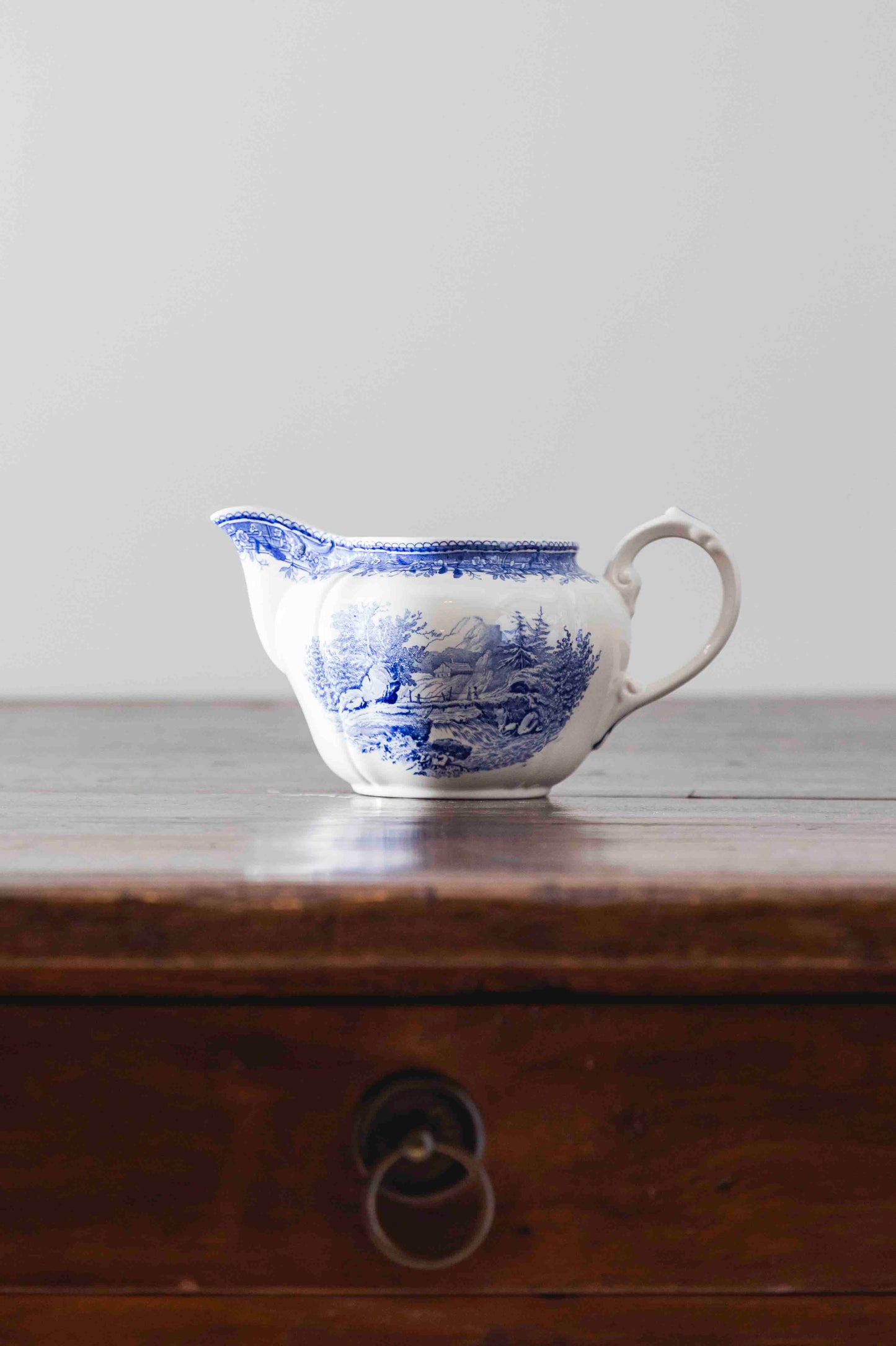 Set de dos jarras antiguas para café
