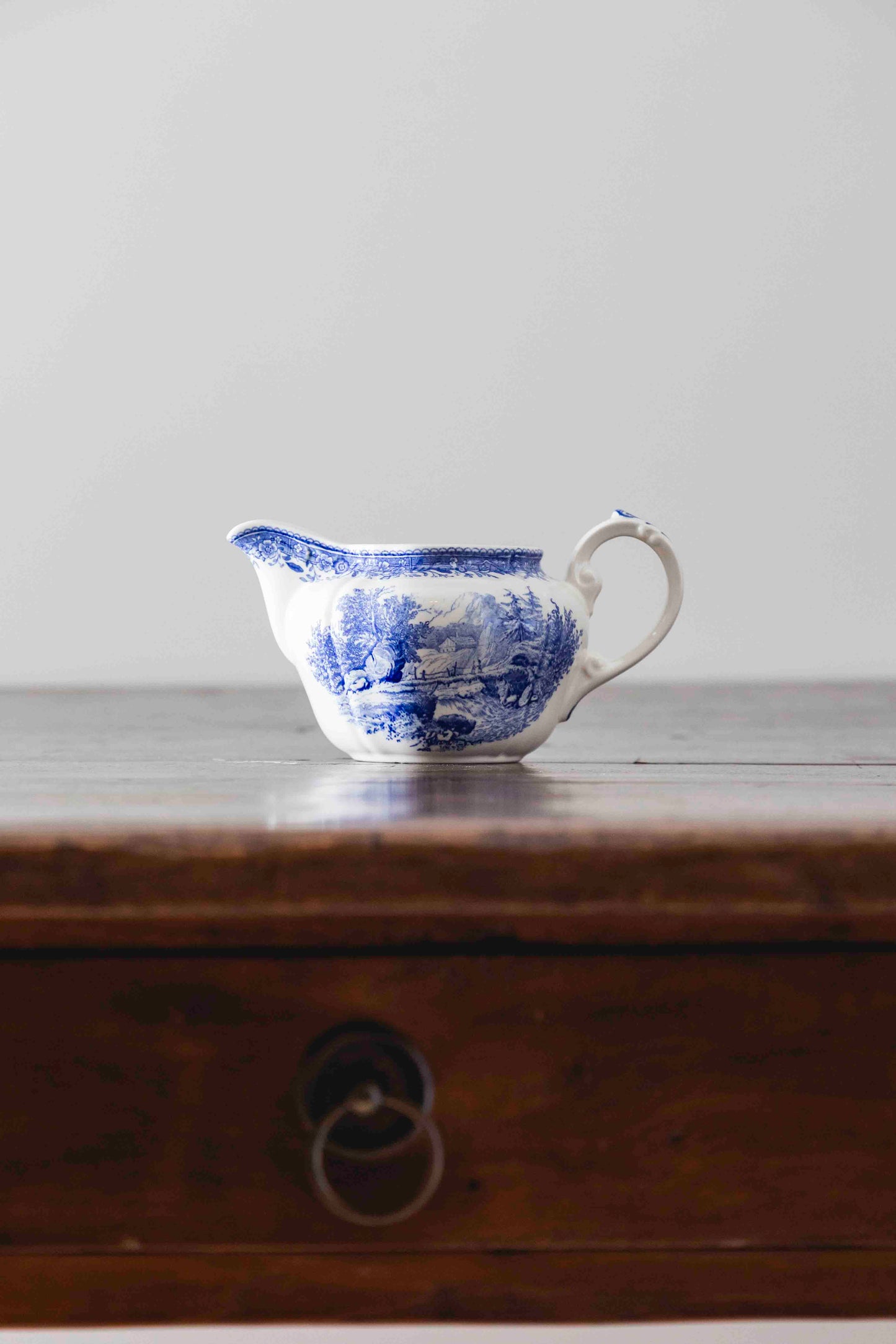 Set de dos jarras antiguas para café