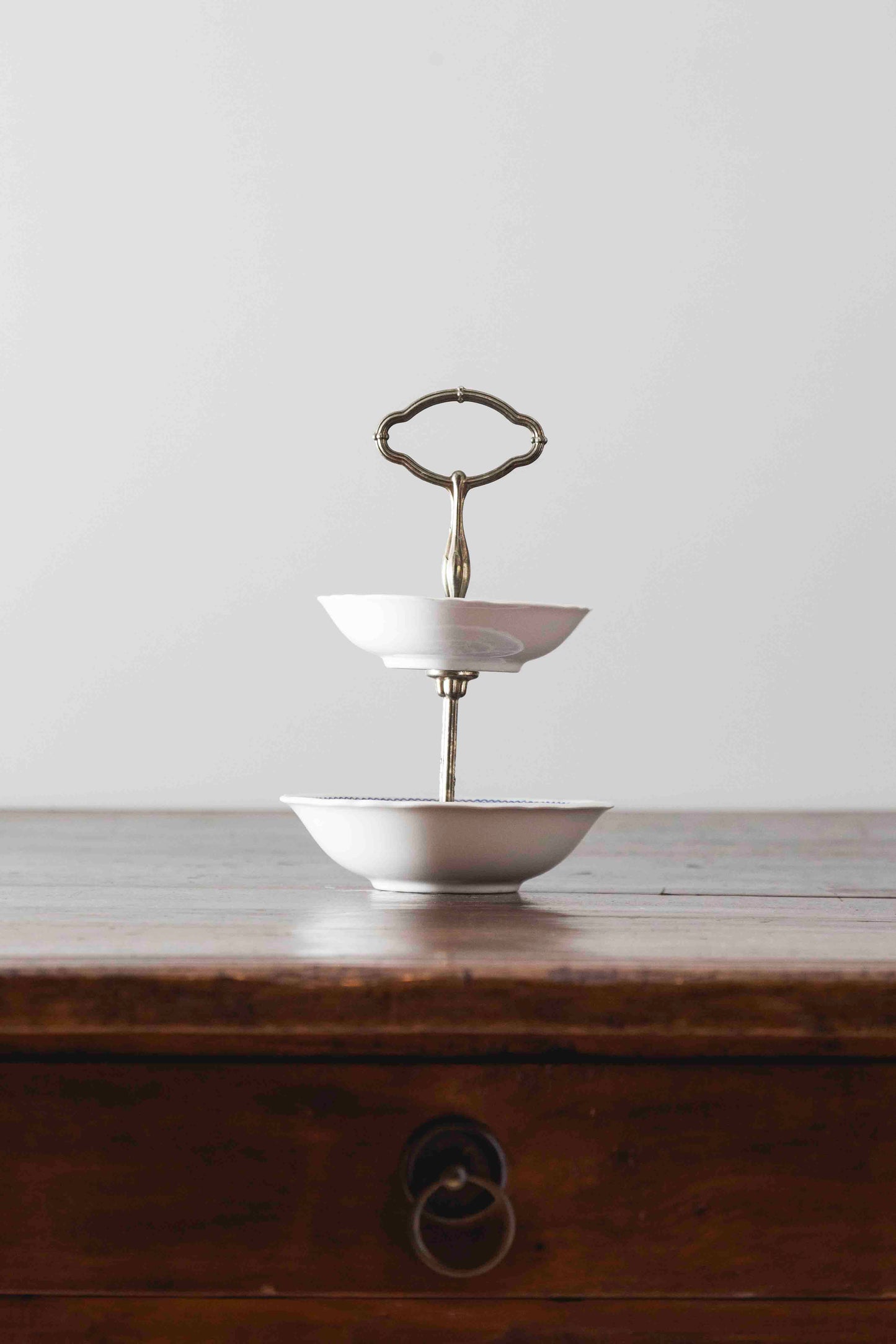Bandeja de postre de porcelana de dos pisos