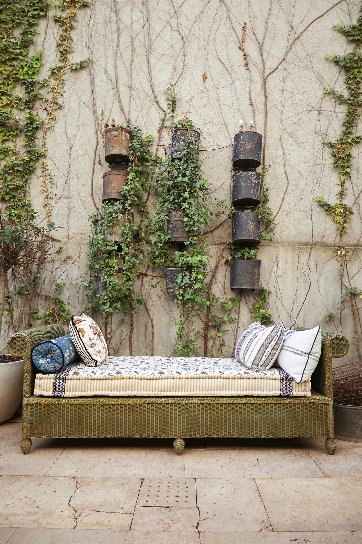 Cama de mimbre antigua Lloyd Loom