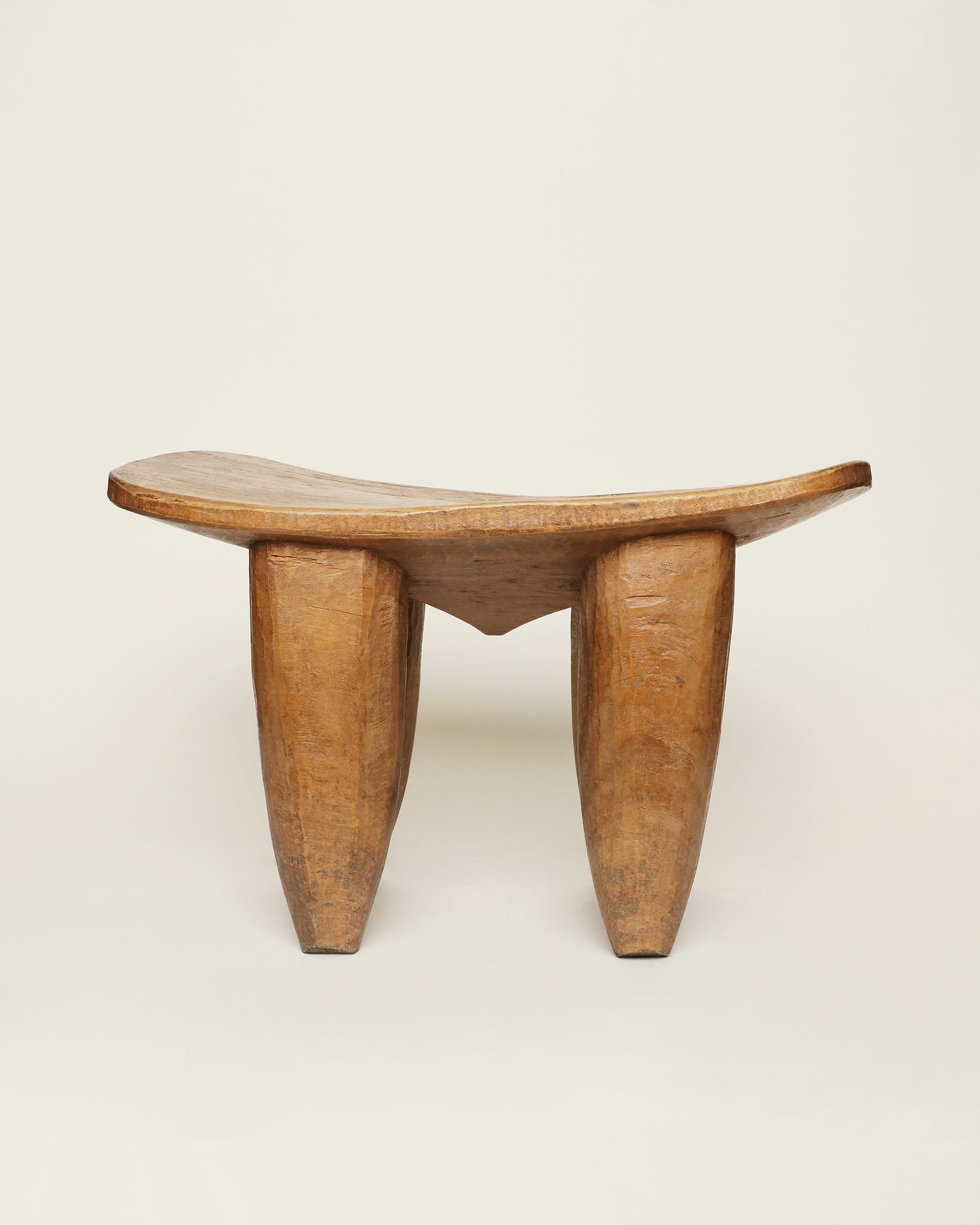 Taburete africano de madera