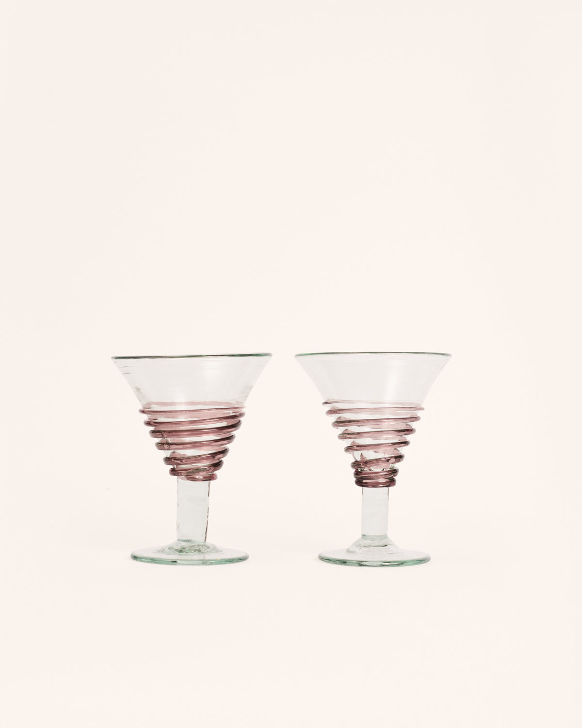 <transcy>Pair of amethyst circle glasses</transcy>