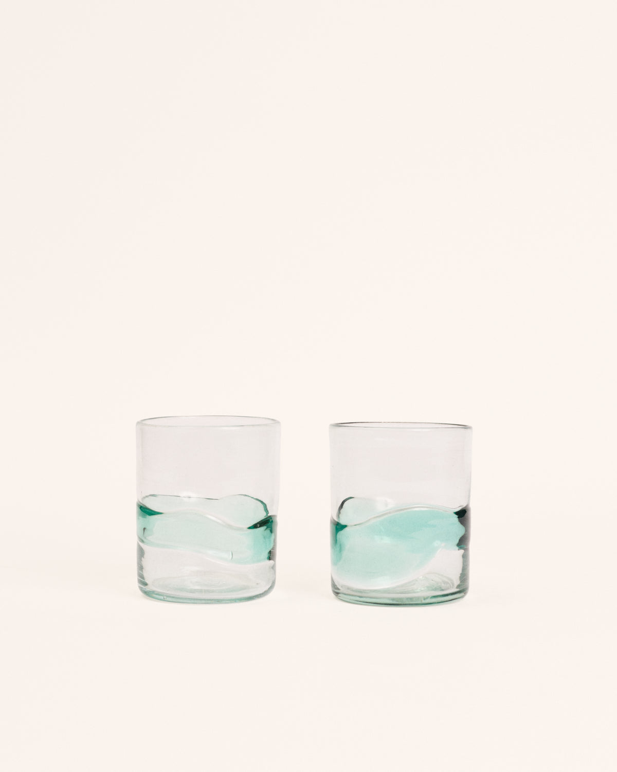 <transcy>Pair of medium green spatter glasses</transcy>