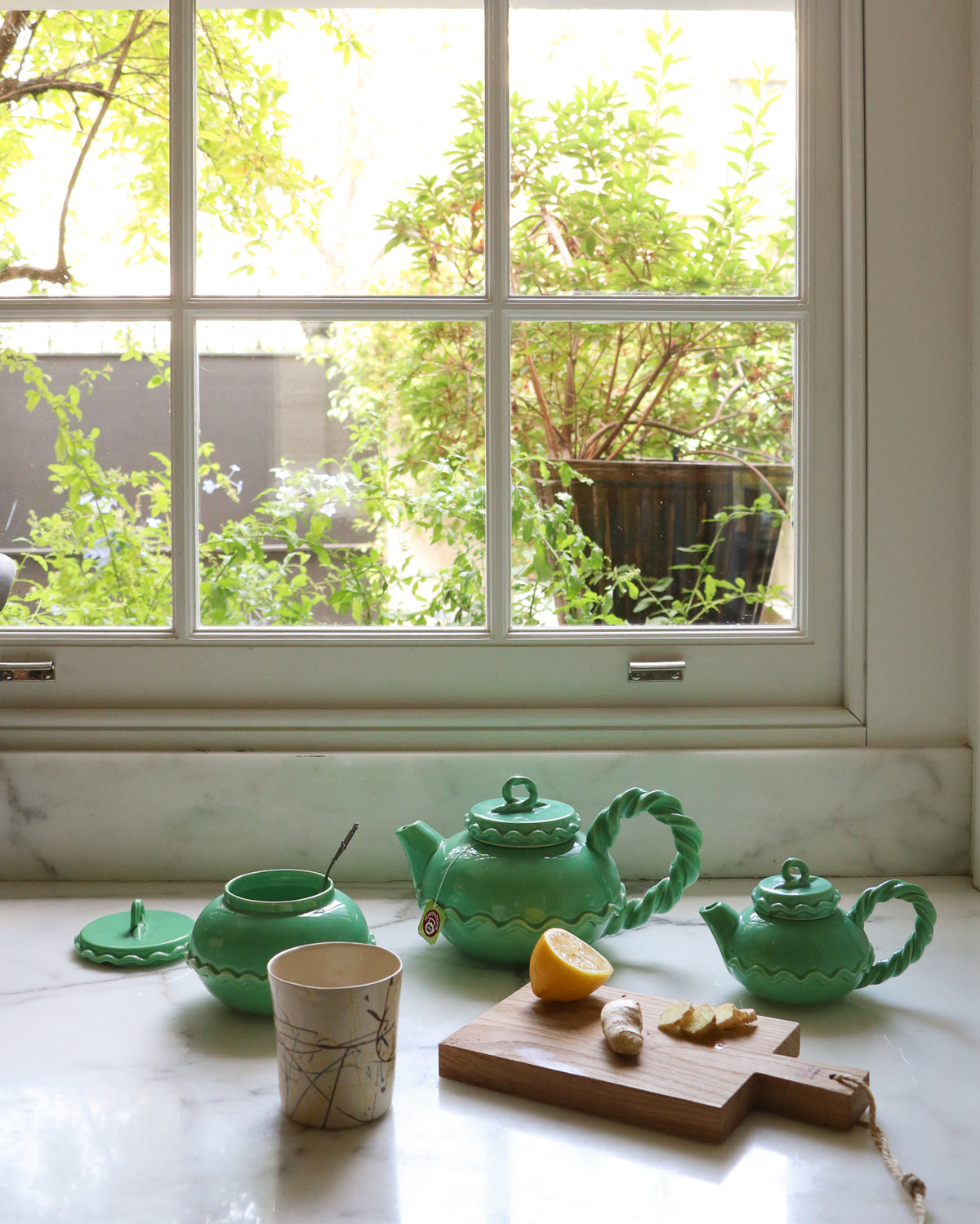 <tc>Green ceramic tea set</tc>