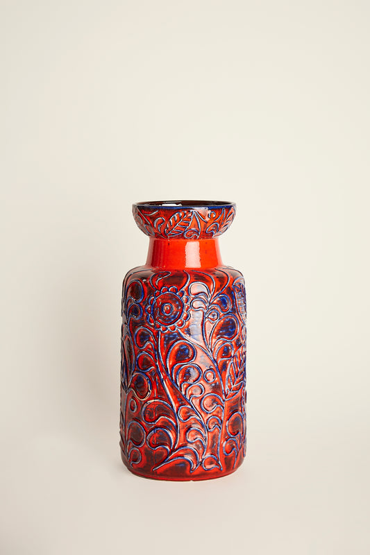 <tc>Tall blue and red vase</tc>