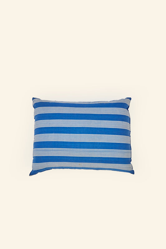<tc>Blue and white striped pillow</tc>