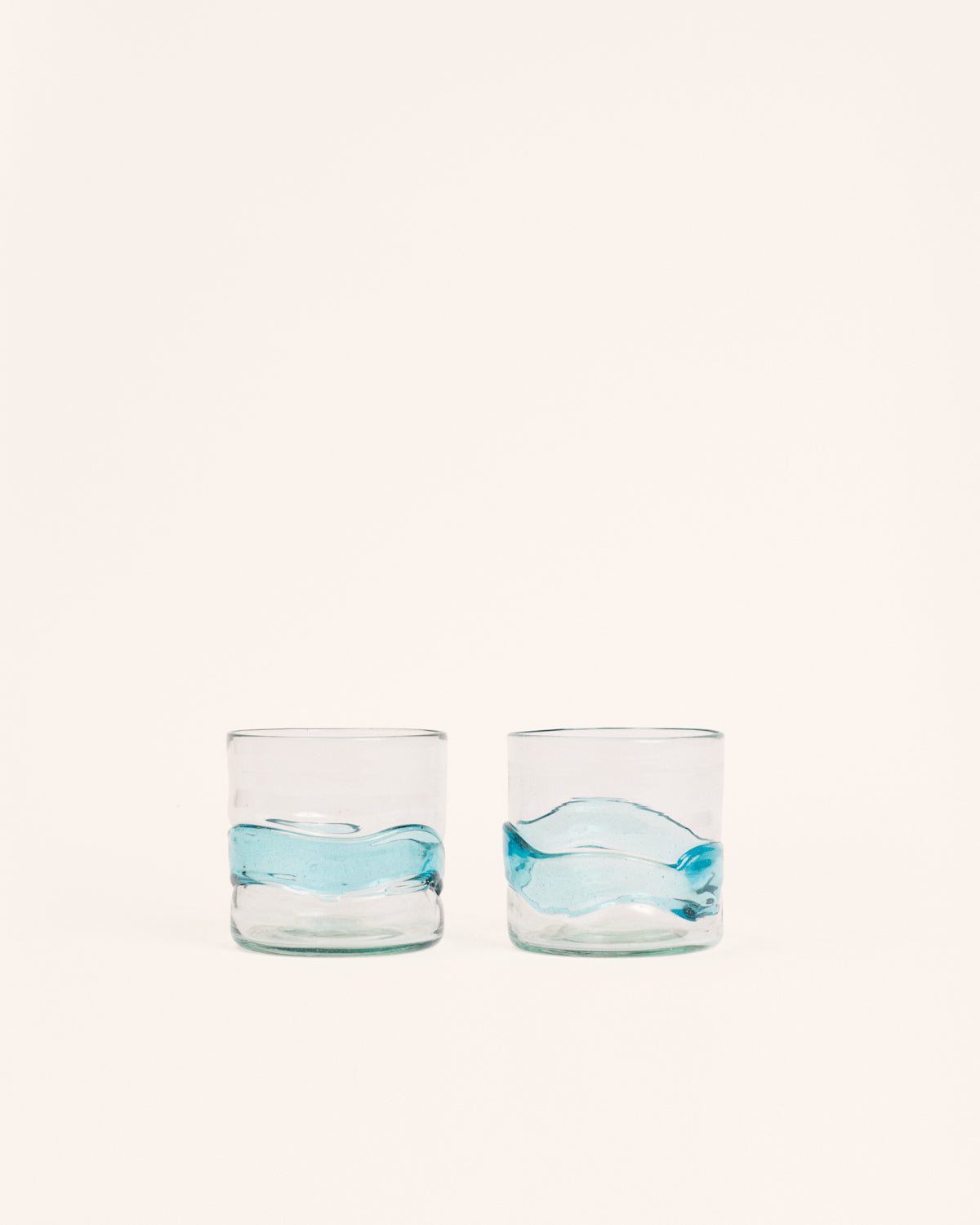 <transcy>Pair of small turquoise spatter glasses</transcy>