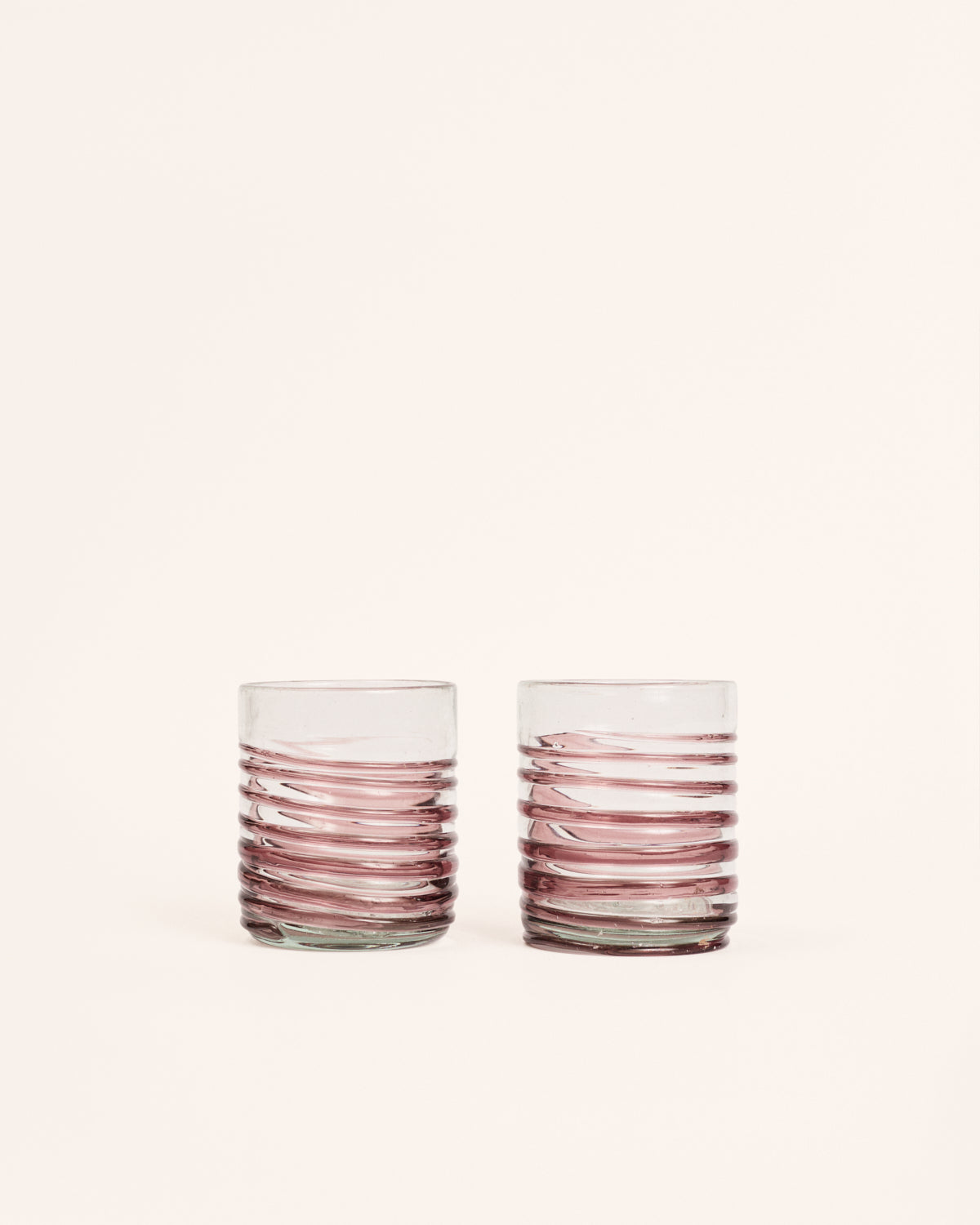 <transcy>Pair of medium amethyst circle glasses</transcy>